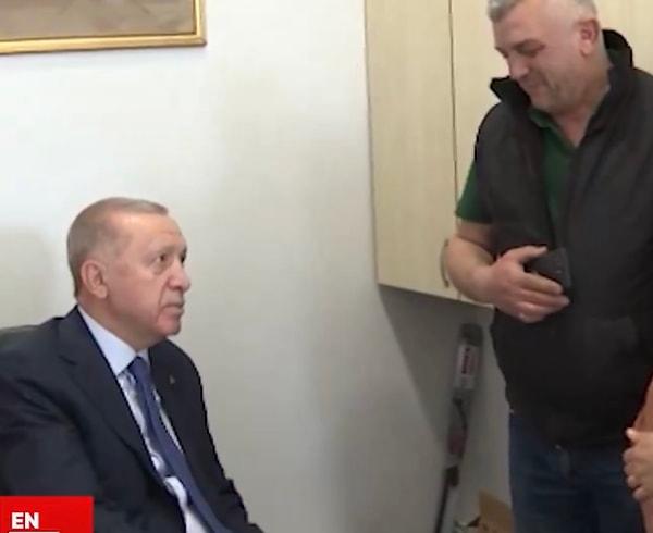 Cumhurbaşkanı Erdoğan “Bıraktım diyeceksin ve bırakacaksın. Bıraktım diyor musun?” diyerek cevap için vatandaşa döndü.