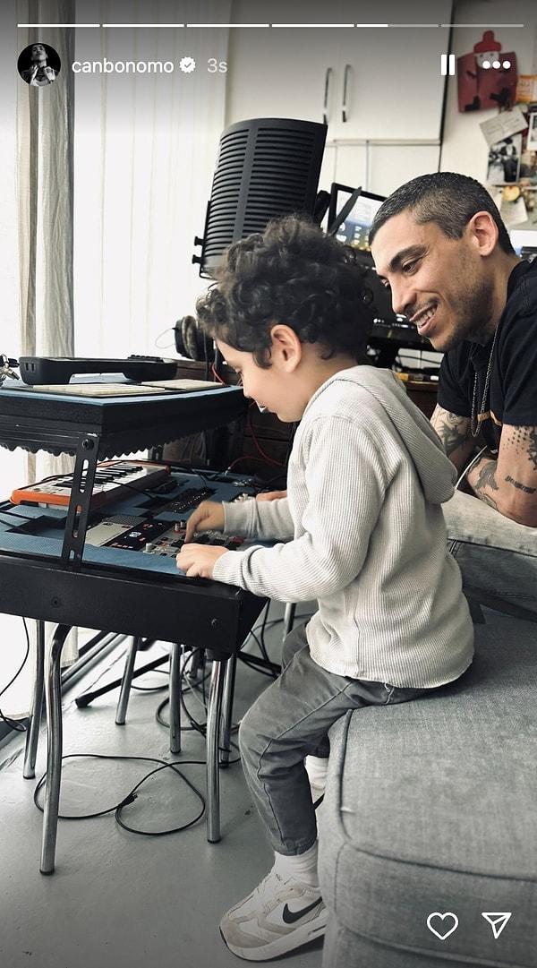 Can Bonomo, oğlu Roman'a piyano çalmayı öğretti.
