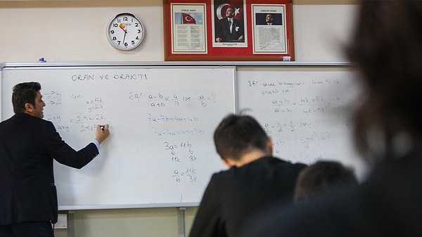 Yeni Şafak gazetesine konuşan Bakan Tekin akademiyle aslında pedagojik formasyon eğitim verileceğini vurguladı ve şöyle devam etti: "Adaylar akademiye KPSS puanı ile alınacak. Akademide başarılı olursa sözleşmeli olarak atanacak. 3 yıl çalıştıktan sonra kadroya geçecek. Eğitimleri tecrübeli öğretmenler, üniversitelerde alanda uzmanlaşmış hocalar verecek."