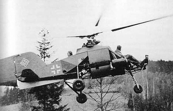 8. Üçüncü Reich döneminde üretilen Flettner F1 282 Hummingbird. Dünyada seri olarak üretilen ve savaş operasyonlarında kullanılan ilk helikopterdir. Helikopterin arkasında oturan tasarımcı Anton Flettnerdır. (1944)