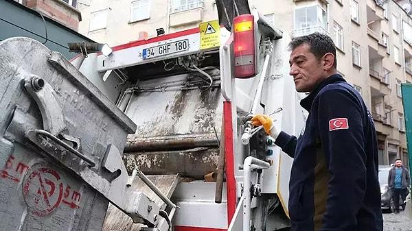 Giresun’un CHP’li belediye başkanı Fuat Köse ise 1 Mayıs sebebiyle sokaklara indi ve işçilerle birlikte çöp topladı.