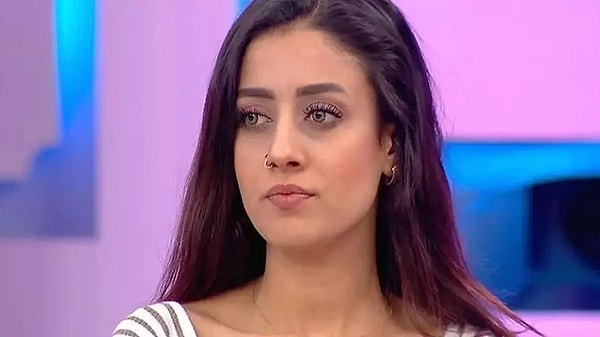 Seda Sayan ve Uğur Arslan'ın birlikte sunuculuk yaptığı "Evleneceksen Gel" isimli popüler evlilik programında tanınan Solmaz Çiros, çarpıcı dans yetenekleri ve göz alıcı güzelliğiyle adından sıkça bahsettirmişti. Bu evlilik programının ardından, Çiros bir dizi projelerinde de yer alarak kariyerine farklı bir yön verdi. Ancak, bir süredir kamuoyunun gözlerinden uzakta olan Çiros, şimdi ise radikal bir değişimle tekrar gündeme geldi.