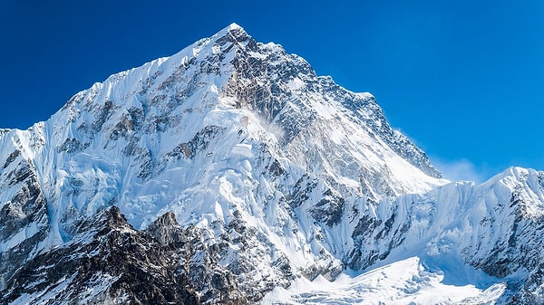 Erozyon, dağın altındaki araziyi küçülterek Everest'in yükselmesine neden olmuş olabilir. Araştırmacılar, Kosi Nehri ağı üzerine bilgisayar modelleri oluşturarak bu ağın zamanla nasıl evrildiğini simüle ettiler.