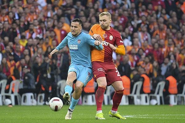 Ligde 15 maçtır üst üste kazanan Okan Buruk ve öğrencileri, adeta alev aldı. Sarı-kırmızılılar, Sivasspor zaferiyle galibiyet serisini 16 maça çıkardı.