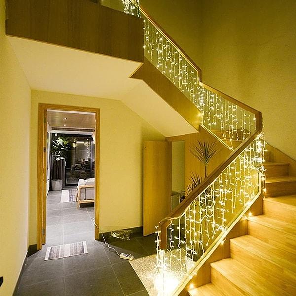12. Balkonunuza, merdivenlere ya da perdelerinize asabileceğiniz dekoraitf saçak LED sarkıt.