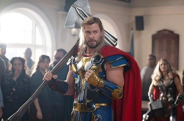 Avustralyalı oyuncu Chris Hemsworth, Marvel serisinin en sevilen filmlerinden biri olan Thor filmiyle çoğumuzun hafızasına kazınmış durumda. Hemsworth, 2011 yapımı bu filmde İskandinav tanrısı süper kahraman Thor'u canlandırmıştı.