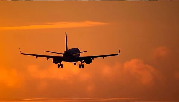 Pilotlar, hava trafik kontrolünün uçuşun kalkış iznini iptal etmesiyle birlikte acil durum hava kodu paylaştı. Bir polis sözcüsü, "Havaalanı güvenli ilan edildikten sonra düzenli trafik akışı yeniden sağlandı. Bu acil yol kapatma sırasında halkın gösterdiği sabır ve işbirliği için teşekkür etmek istiyoruz" diye konuştu.