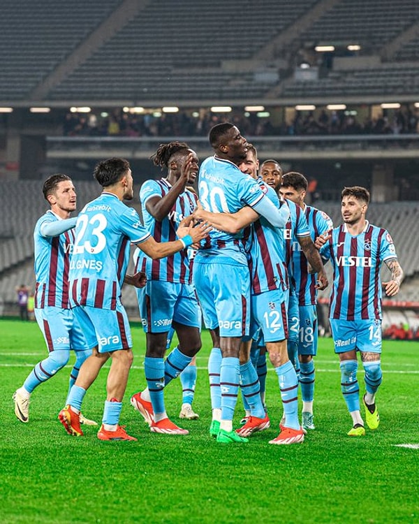 Fatih Karagümrük, Ziraat Türkiye Kupası yarı final rövanş maçında Trabzonspor'u konuk etti. İlk müsabakayı 3-2 kazanan bordo mavili takım, Atatürk Olimpiyat Stadı'nda oynanan karşılaşmayı da 4-0 kazandı ve finale yükseldi.