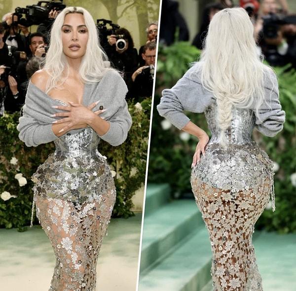 Ta ki bir anda verdiği kilolara kadar...Bu haftanın başında gerçekleştirilen Met Gala etkinliğine katılan ve her sene olduğu gibi adından kıyafetiyle ve vücut hatlarıyla bahsettiren Kim Kardashian'ın belinin inceliği yine dillere düşmüştü.