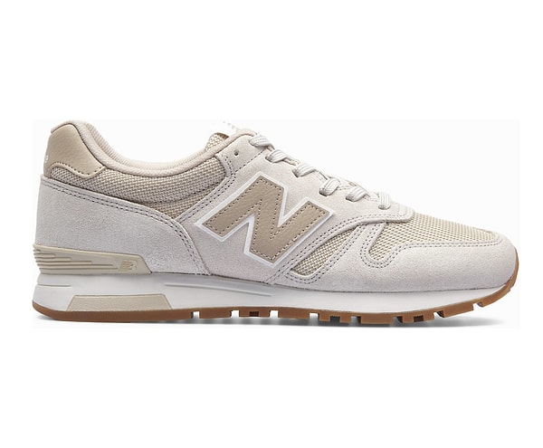 New Balance 565 Lifestyle Kadın Günlük Ayakkabı, hem şık hem de spor kombinlerinizi tamamlayacak bir seçenek olarak karşınıza çıkıyor.