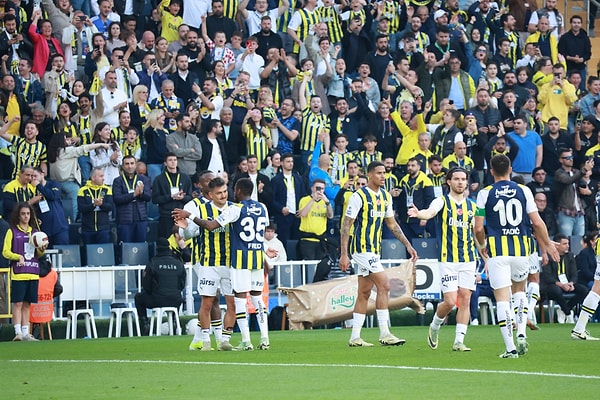 Sarı-lacivertliler, Batshuayi ve Djiku'nun golleriyle ilk yarısını 2-0 önde tamamladığı karşılaşmadan 3-0'lık galibiyetle ayrıldı.