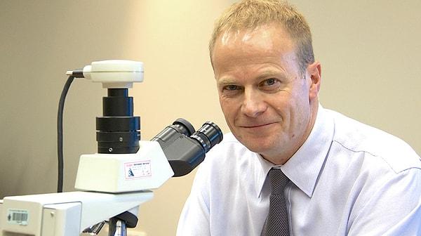Avustralyalı bilim insanı Dr. Richard Scolyer'a geçtiğimiz sene beyin kanseri teşhisi kondu.