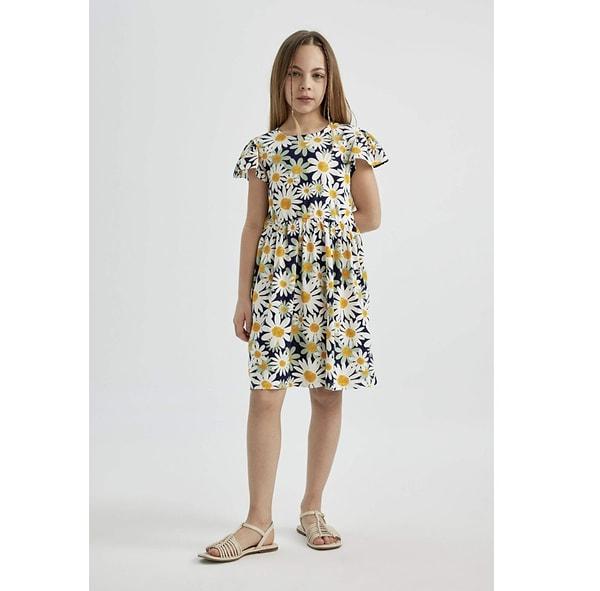 Küçük prensesler için tasarlanmış Desenli Kısa Kollu Elbise, şıklığı ve rahatlığı bir arada sunuyor.