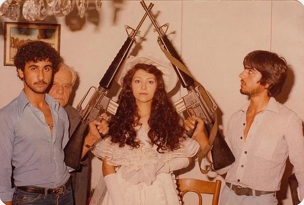 7. Lübnan İç Savaşı sırasında bir Hıristiyan düğünü. (Beyrut, Lübnan, 1986.)