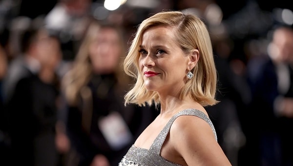 Ancak Oscar ödüllü oyuncu Reese Witherspoon, 'Elle' adlı dizinin yapımcılığını üstleneceğini duyurdu. Witherspoon yaptığı açıklamada,