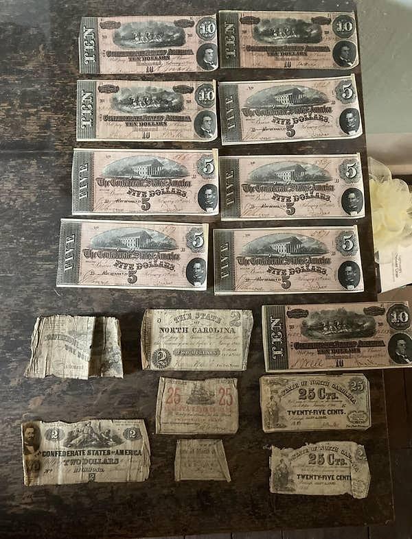 9. Bir kişi 1800'lerden kalma bu parayı 1885 yılında inşa edilmiş evlerinde gizli bir çekmecede bulmuş: