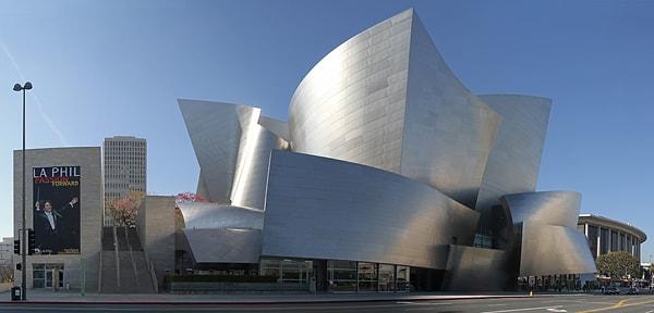 1. Los Angeles'ta bulunan Walt Disney Concert Hall sence ne kadara mal olmuştur?