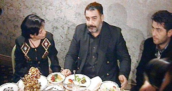 1999 yılında gerçekleşen Magazin Gazetecileri Derneği ödül törenine Ahmet Kaya, ödülünü almak üzere eşi Gülten Kaya ile katıldı.
