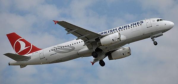 THY’nin TK2320 sefer sayısıyla İstanbul-İzmir seferini yapan Airbus A320 tipi uçakta korku dolu anlar yaşandı.
