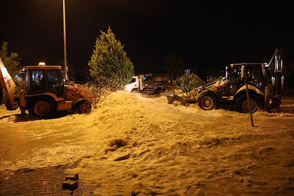 Suların içinde kendisini zor kurtardığını ifade eden afetzede Zafer Yılmaz şunları söyledi: