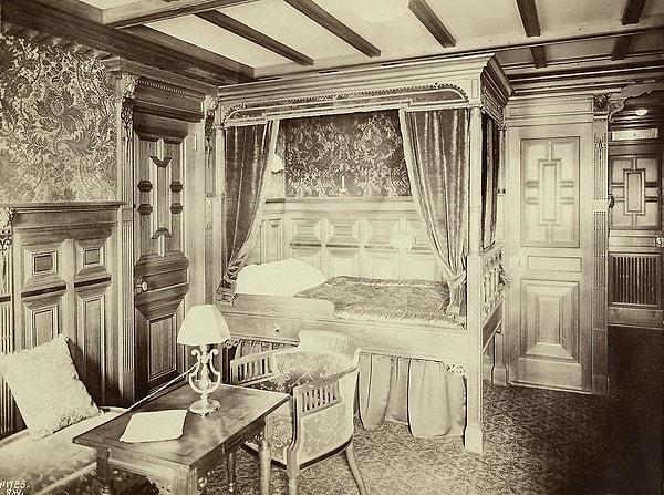 This is how one of the most luxurious rooms on the Titanic looked.