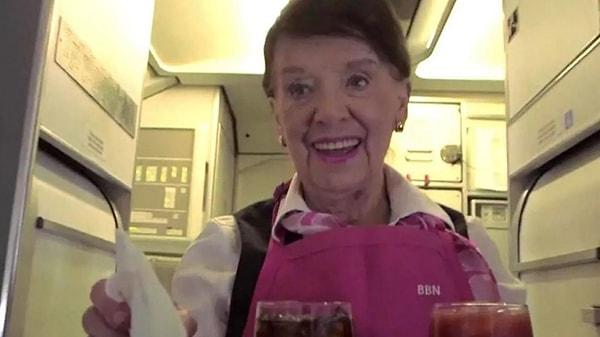 Dünyanın en yaşlı uçuş görevlisi Bette Nash, 88 yaşında yaşamını yitirdi.