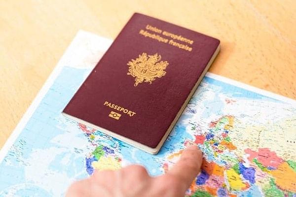 Fransa'da 10 yıllık pasaportun maliyeti 94 dolar olurken, İtalya'da 126 dolar, İspanya'da 33 dolar, Singapur'da da 53 dolar seviyesinde görülüyor.