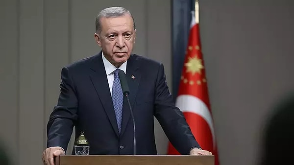 Erdoğan, son olarak, 20 Mayıs’taki kabine toplantısından sonra yaptığı açıklamada Türkiye’de doğurganlık hızının, nüfus yenilenme eşiğinin altına düştüğüne dikkat çekerek, bu durumu, “varoluşsal bir tehdit, felaket” olarak nitelendirdi.