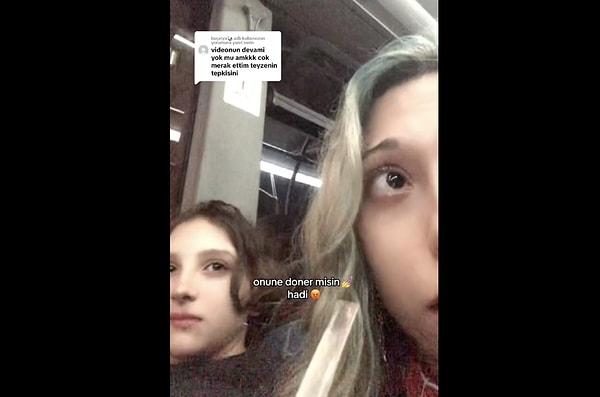 Bir otobüste, yolculardan biri genç bir kıza, ondan rahatsız olduğunu ve arka koltuğa oturmasını söyledi.