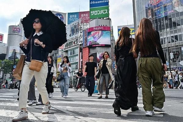 Tokyo yönetimi, ülkenin düşen doğum oranını yükseltmek için ilginç bir adım atıyor: Kendi flört uygulamasını başlatıyor.