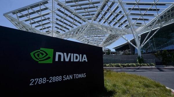 Pazar uzmanlarına göre, şu anda yapay zeka endüstrisinin tartışmasız lideri konumunda bulunan NVIDIA, rakibi Microsoft'u da geride bırakıp dünyanın en değerli şirketi olma yolunda emin adımlarla ilerliyor.