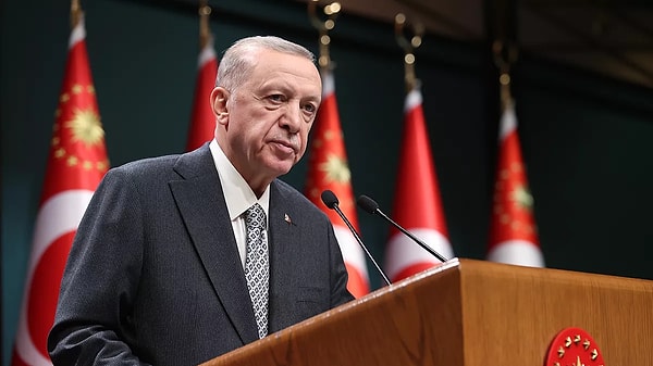 Cumhurbaşkanı Recep Tayyip Erdoğan’ın yaşanan duruma tepki gösterdiği öğrenildi. Erdoğan, delegelerin tamamını oy kullanmaya getiremeyen AK Parti Yerel Yönetimler Başkanı Yusuf Ziya Yılmaz’ı azarladı. Kongreye kadar makamda kalmak istediği belirtilen 75 yaşındaki Yusuf Ziya Yılmaz’ın istifası istendi.