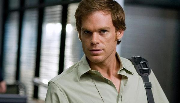 Emmy ödüllü Dexter dizisi 2006 yılında yayın hayatına girmiş ve 2013 yılına kadar 8 sezon boyunca sürmüştü. Dizi, Miami Metro Polis Departmanı'nda kan sıçrama analisti olarak çalışan ve aynı zamanda bir seri katil olarak gizli bir hayat sürdüren Dexter Morgan'ın hikayesini ekranlara taşımıştı.