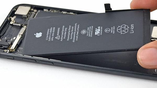 Çinli kaynaklar tarafından sızdırılan son görüntülere göre, Apple iPhone 16 serisinde kullanılacak bataryalarda folyo kaplama yerine metal kaplama sistemini tercih edecek.