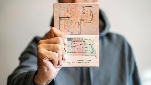 Avrupa Komisyonu kısa bir süre önce 29 Avrupa ülkesine vizesiz giriş için oluşturulan Schengen vizesinin fiyatlarına yüzde 12 zam yapma kararı almıştı.