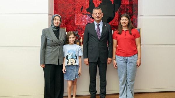 Sinan Ateş’in eşi Ayşe Ateş’in, Özgür Özel’i ziyareti sonrasında CHP Genel Başkanı mahkeme günü orada olma sözü vermişti.