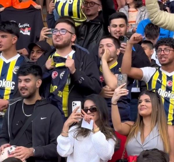 Fenerbahçe taraftarı, tezahüratlar eşliğinde Tadic'e moral verdi.
