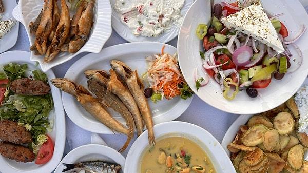 Özellikle Yunan adalarında yenilen yemeklerle ödenen hesapların adisyonları, görenler için büyük şaşkınlık yarattı. Mesela bu masa 👇