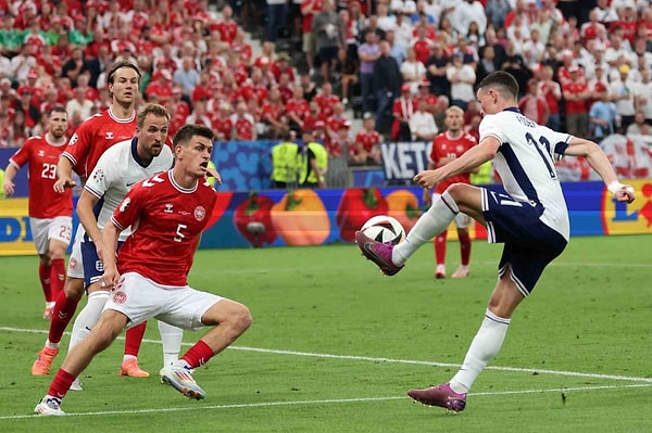 Portekizli hakem Artur Dias düdük çaldı. 18. dakikada İngiltere Harry Kane ile 1-0 öne geçti.