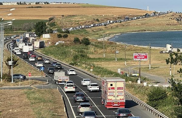 Bayram için şehir dışına gidenler, dönüş yolunda ulaşımda 43 ilin karayolu bağlantı noktası olan Kırıkkale'de trafik yoğunluğu oluşturuyor.