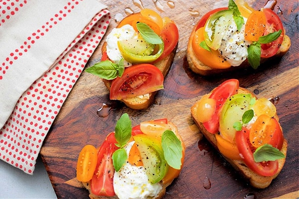 4. Şeftali ve Mozzarella Bruschetta