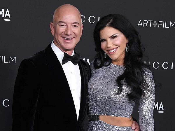 Dünyanın en zengin iş insanlarından Amazon'un kurucusu Jeff Bezos, nişanlısıyla birlikte tatile çıktı. Önce Yunanistan'da tatil yapan ünlü iş insanı, daha sonra süperyatıyla Göcek ve Bodrum'a demir attı.