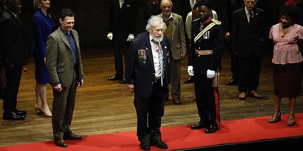 Sir Ian McKellen, who played Gandalf in The Lord of the Rings series, fell off the stage and suffered minor injuries during a theater play last week.