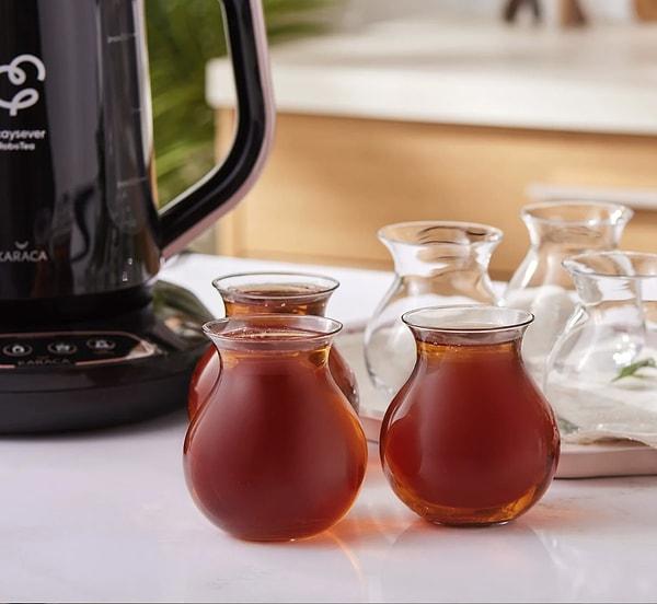 Eğer çay, sizin için güne başlamanın, öğleni aydınlatmanın ve akşamı tamamlamanın vazgeçilmez bir parçasıysa, Karaca'nın Refika'dan Tatlıcan 6'lı Çay Bardağı Seti tam da sizin için tasarlandı.