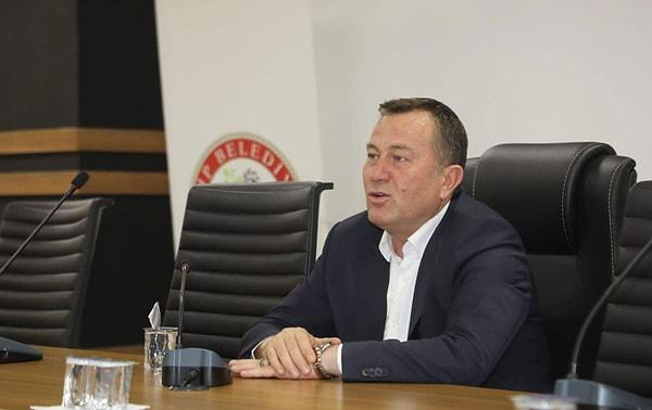 Surul’a çarpan 27 AGU 194 plakalı otomobilin, CHP’li Nizip ilçesi belediye başkanı Ali Doğan olduğu tespit edildi.