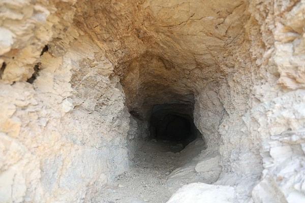 Efsaneyi merak edenler ise Nimri Dağına çıkarak bu tünelleri görmeye geliyor. Bölge halkı bu alanların turizme kazandırılması için çalışma yapılması istiyor.Rivayet hakkında bilgi veren Fethi Oruç, şunları söyledi: