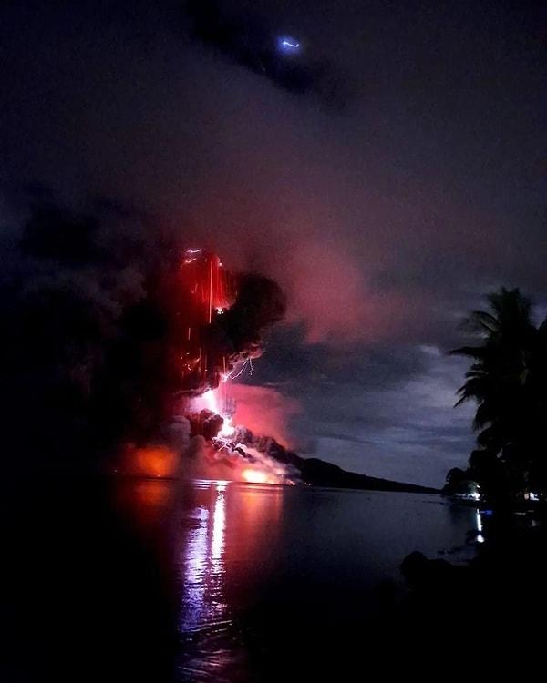 15. Endonezya'da yanardağ patlaması