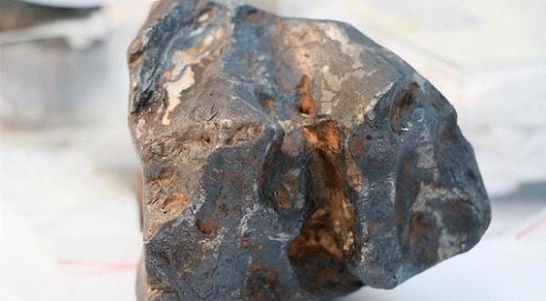 2015 yılında Bingöl'e bağlı Sarıçiçek köyüne gök taşı parçaları yağmış, bu taşların bir kısmı NASA'da incelenirken köylü de bir kısmını koleksiyonerlere satarak yüksek gelirler elde etmişti.