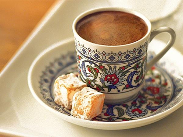 Gazeteci Osman Nuri Cerit, TBMM’de Türk kahvesinin fiyatının 3.5 liradan 5 liraya yükseldiğini paylaştı.