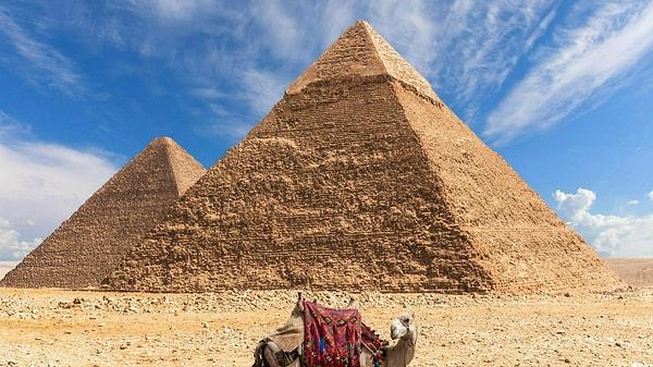 1. Keops Piramidi bir diğer adıyla 'Büyük Piramit', M.Ö. 2550'li yıllarda inşa edilen bu eşsiz yapı Dünyanın yedi harikasından biri!